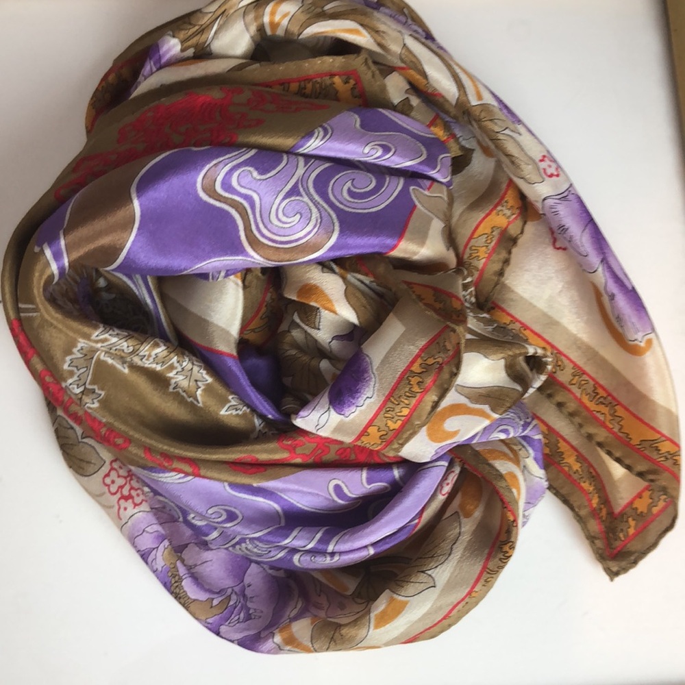 Stunning Oscar de la Renta Square Silk Scarf, Shawl. Rare find - Picture 3 of 16